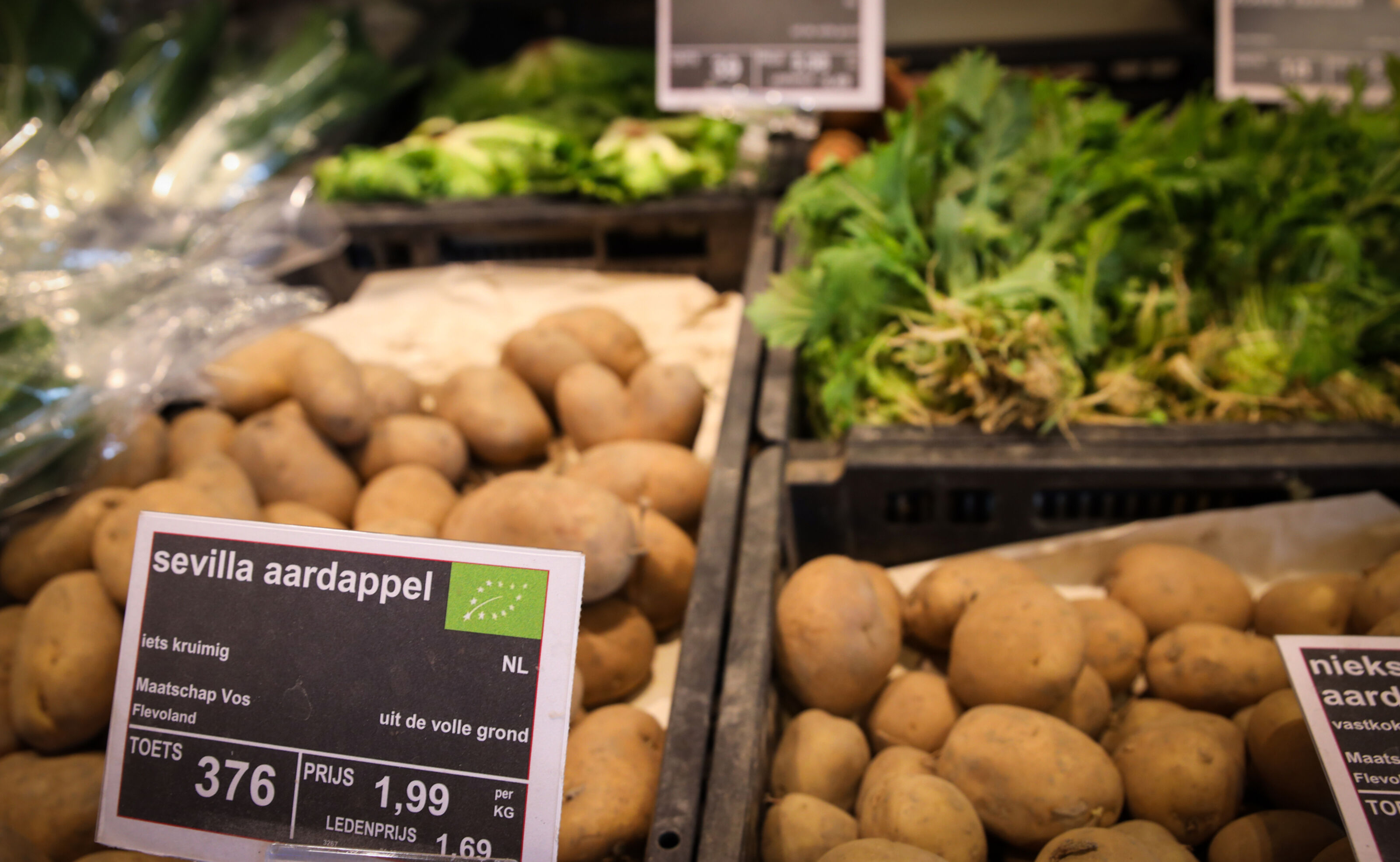 Biologische aardappelen in Supermarkt rechtenvrij kopie